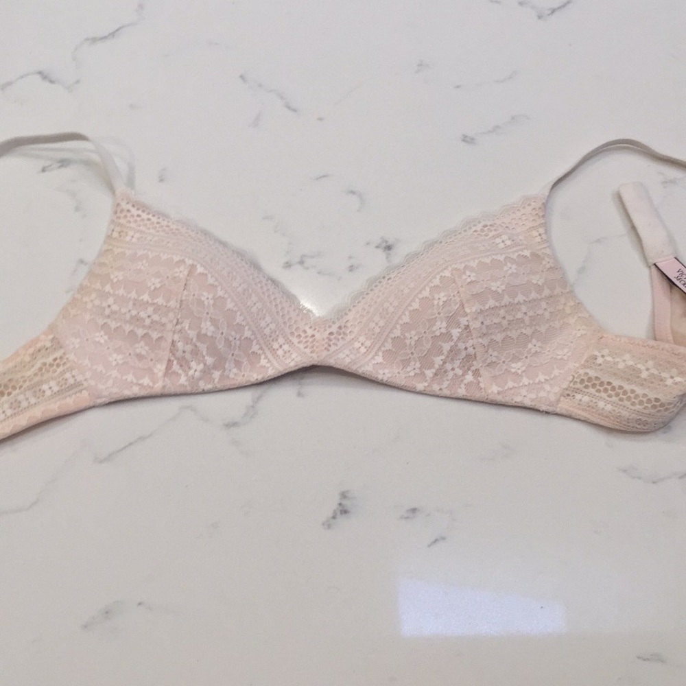Victoria’s Secret No wire lace bra ✨💓